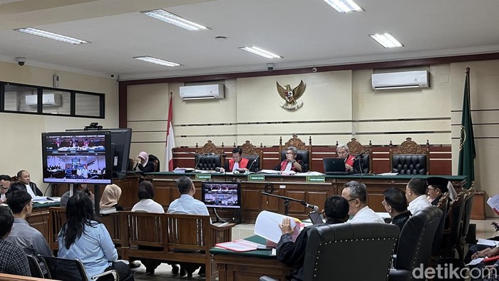 Sidang lanjutan kasus pungutan liar eks Kadis ESDM Jatim Aris Mukiyono di Pengadilan Tipikor Surabaya, Sidoarjo, Rabu (21/10/2026).