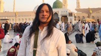 Momen Stevi Item Umrah Bareng Keluarga