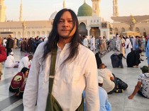 Momen Stevi Item Umrah Bareng Keluarga