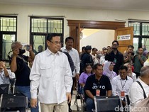 Sudewo Pakai Baju Putih Hadapi Sidang Vonis di Tipikor Semarang