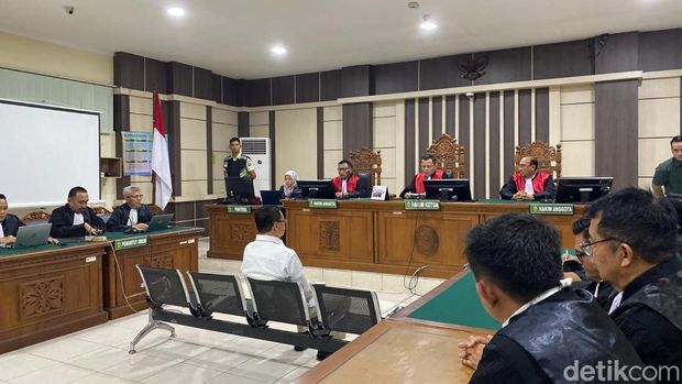 Suasana sidang vonis Bupati Pati nonaktif, Sudewo, di Pengadilan Tipikor Semarang, Rabu (21/10/2026).