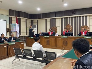 Video: Eks Bupati Pati Sudewo Jalani Sidang Vonis Hari Ini