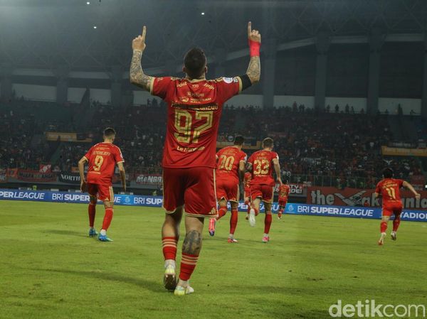 Persija Tekuk Arema FC 5-1 dan Rebut Puncak Klasemen