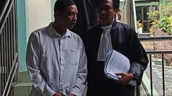 Terdakwa Agus Ratmono, usai menjalani sidang tuntutan di PN Boyolali, Rabu (28/10/2026).