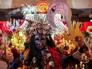 Meriahnya Parade Puncak Festival Navaratri di Bangkok