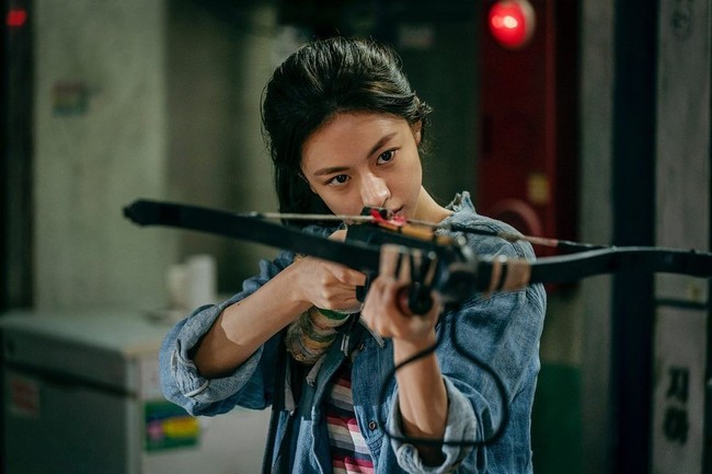 Namanya semakin melejit setelah tampil dalam drama Korea Netflix Sweet Home sebagai salah satu penyintas apartemen yang terinfeksi wabah misterius bersama Song Kang, Go Min Si, Park Gyu Young, hingga Lee Do Hyun. Foto: Instagram