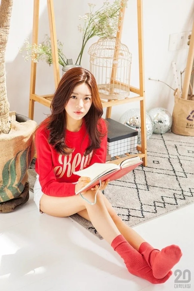 Jagat maya kini dihebohkan dengan foto transformasi Go Youn Jung dari tahun ke tahun. Khususnya saat masih aktif berkarier sebagai seorang model. Foto: Instagram