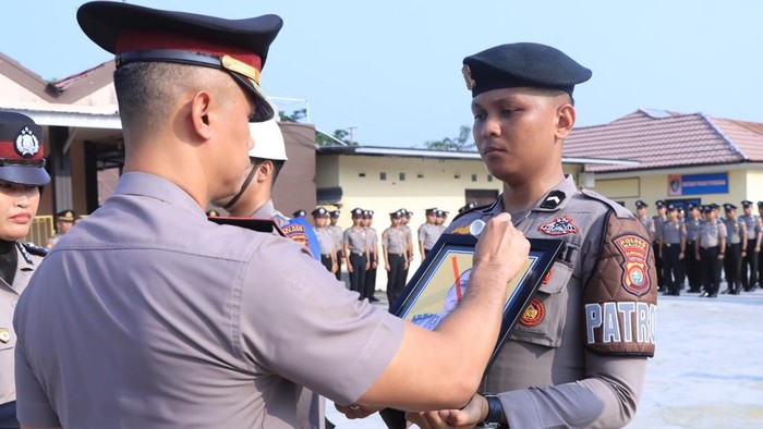 Upacara PTDH Aipda AK dilakukan secara in absentia.