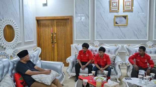 Wakil Wali Kota Kendari Sudirman. Wakil Wali Kota Kendari Sudirman.