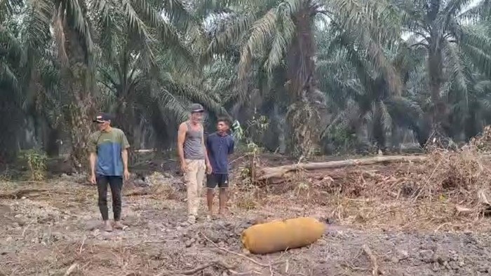 Warga di Ogan Ilir menemukan benda diduga mortir saat menggali kanal