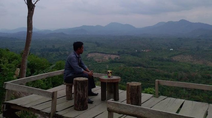 Wisata Bukit Lubang Kilat di Desa Riam Tinggi, Kecamatan Delang, Kabupaten Lamandau