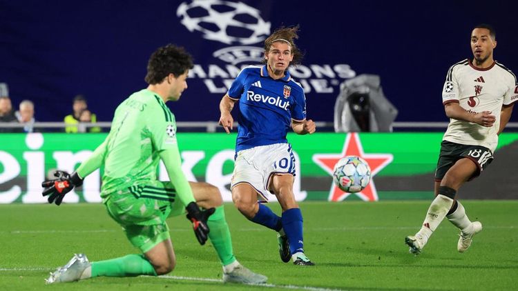 Empat Gol Como Hancurkan MU di Liga Champions