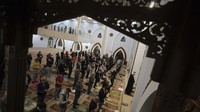Awal mula restorasi tersebut berawal dari kunjungan Wakil Ketua MPR RI Lestari Moerdijat ke Bosnia dan Herzegovina pada Februari 2026. Dalam rangkaian diplomasi untuk memperkuat pengajuan seni ukir Jepara sebagai Warisan Budaya Takbenda UNESCO, ia menemukan sejumlah ornamen Masjid Istiklal mengalami kerusakan. Ia pun menawarkan restorasi agar ornamen bisa kembali seperti sedia kala. Foto: Anadolu Agency via Getty Images/Anadolu