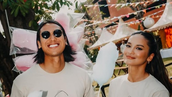 8 Potret Kulineran Sean Gelael, Ada Pre-Wedding di Supermarket!