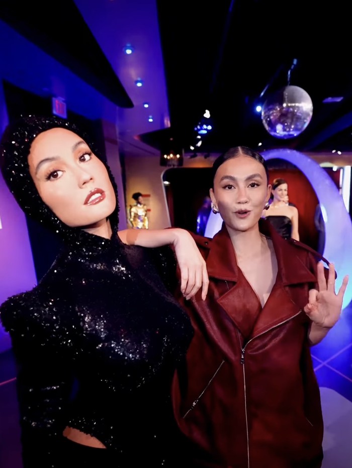 Agnez Mo dengan patung lilinnya