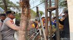 Potret Demo Mahasiswa di DPRD Kalsel Ricuh-Robohkan Pagar
