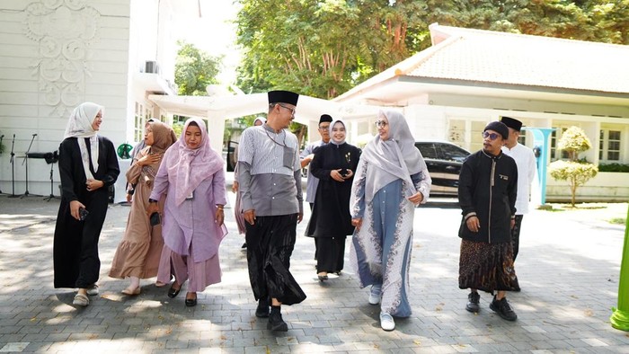 ASN Banyuwangi bekerja dengan mengenakan pakaian muslimah peringati Hari Santri Nasional