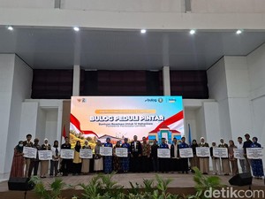 Bulog Salurkan Beasiswa Rp 253 Juta untuk 12 Anak Petani di Poltekpar Lombok