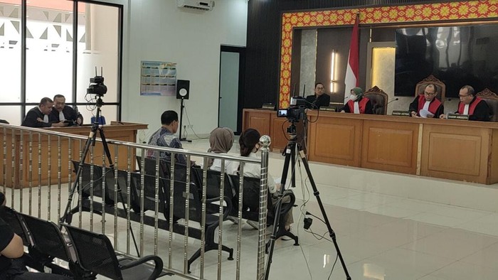 Bupati nonaktif Muara Enim Edison jalani sidang perdana pembacaan dakwaan