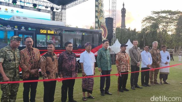 Bus Listrik Peluncuran bus listrik Trans Sarbagita di Renon, Denpasar, Kamis (22/10/2026).