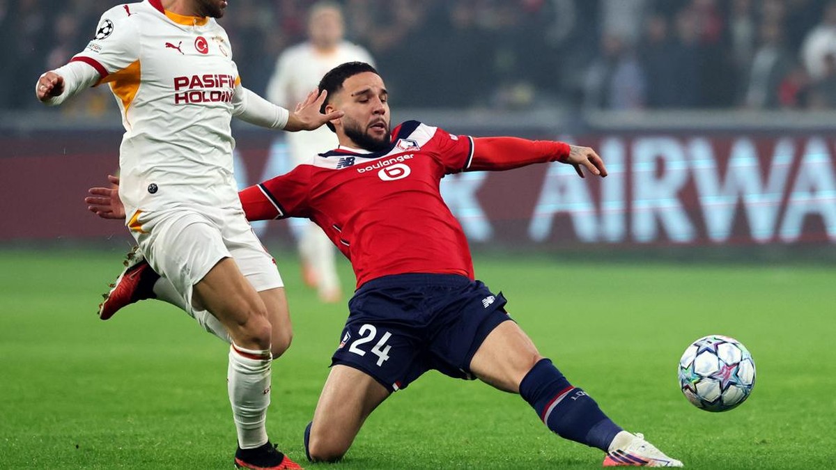 Aksi Calvin Verdonk di laga Lille vs Galatasaray di Liga Champions, Rabu (21/10) malam WIB. (Foto: Stephanie Lecocq/REUTERS)