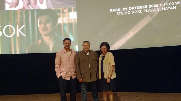Penyanyi legendaris Chandra Satria luncurkan proyek trilogi musik dan visual Dan Bila Esok, menggabungkan tiga lagu emosional dalam satu cerita sinematik.