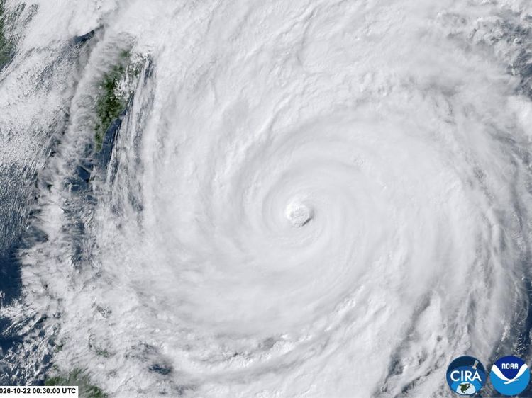 Citra Satelit Rekam Pusaran Super Typhoon Champi di Laut Filipina