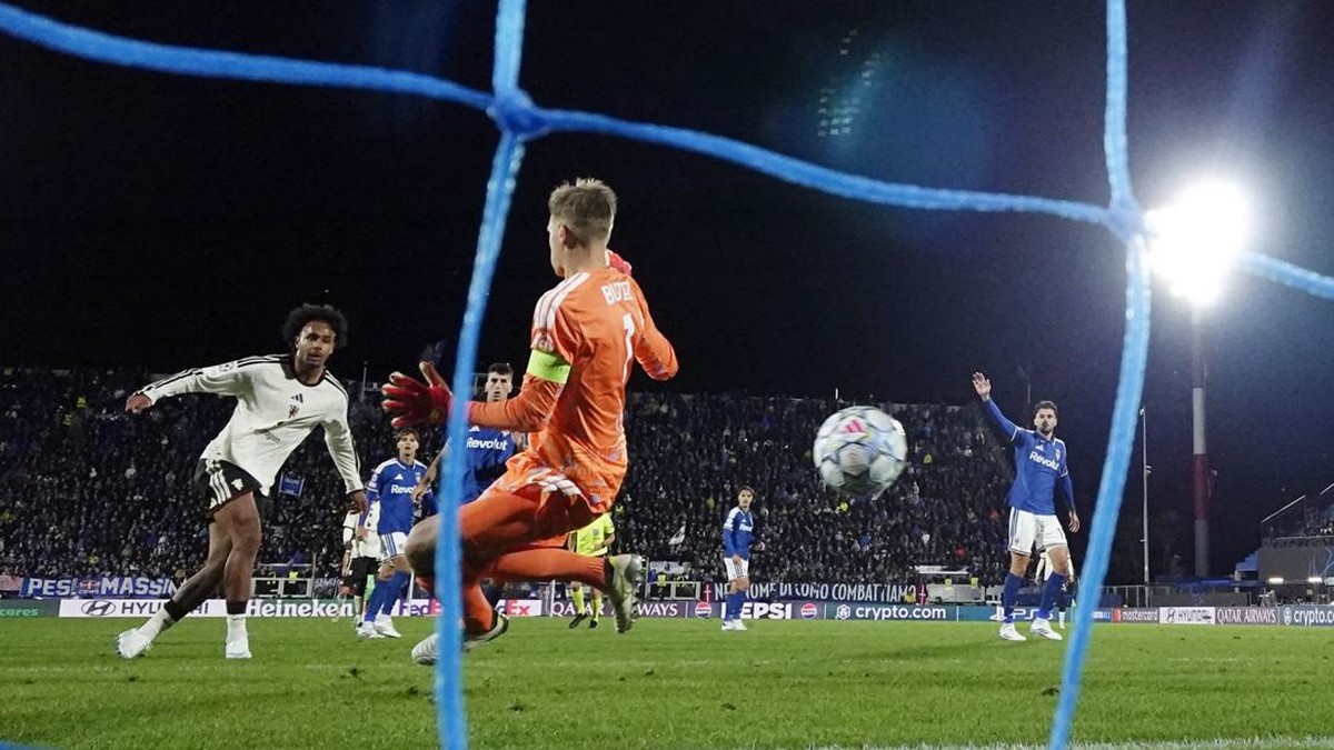 Como menang 4-1 atas Manchester United di Liga Champions (Foto: REUTERS/Alessandro Garofalo)