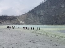 Kemarau Melanda, Danau Kawah Putih Surut hingga 40 Persen