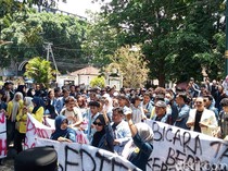 Ratusan Mahasiswa NTB Demo Tuntut Evaluasi 2 Tahun Prabowo-Gibran