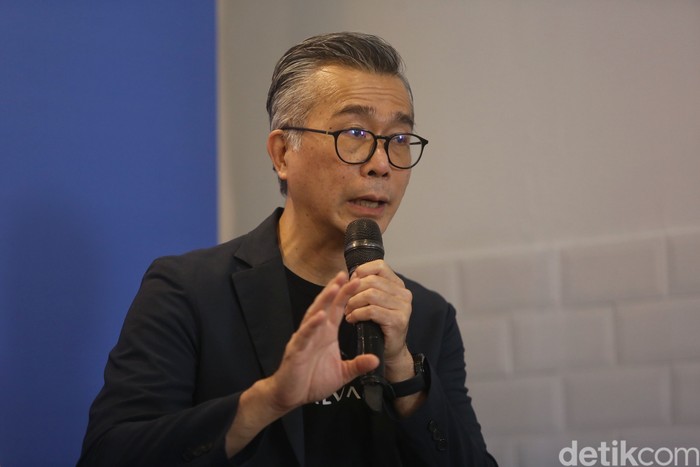 Suasana diskusi detikcom Leaders Forum Memperkuat Industri Kendaraan Listrik, Mendorong Ketahanan Energi di Jakarta, Selasa (20/10/2026). Hadir sebagai narasumber, Ketua Tim Kerja Industri KBLBB Direktorat IMATAP Kemenperin Patia Junjungan Monangdo, Ketua Bidang Teknologi EV Masa Depan & RND Periklindo Prabowo Kartoleksono dan CEO ALVA Purbaja Pantja.