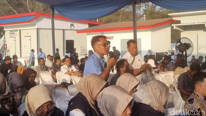 Suasana dialog antara nelayan dengan KKP dan Komisi IV DPR RI di KNMP Poncosari, Srandakan, Bantul, Kamis (22/10/2026).