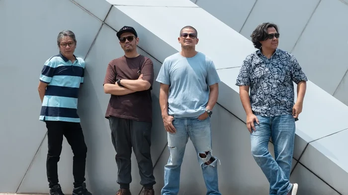 Lagu-lagu indie Float kembali populer di kalangan Gen Z berkat vibes nostalgic dan aesthetic. Temanya yang timeless cocok dengan realita masa kini.