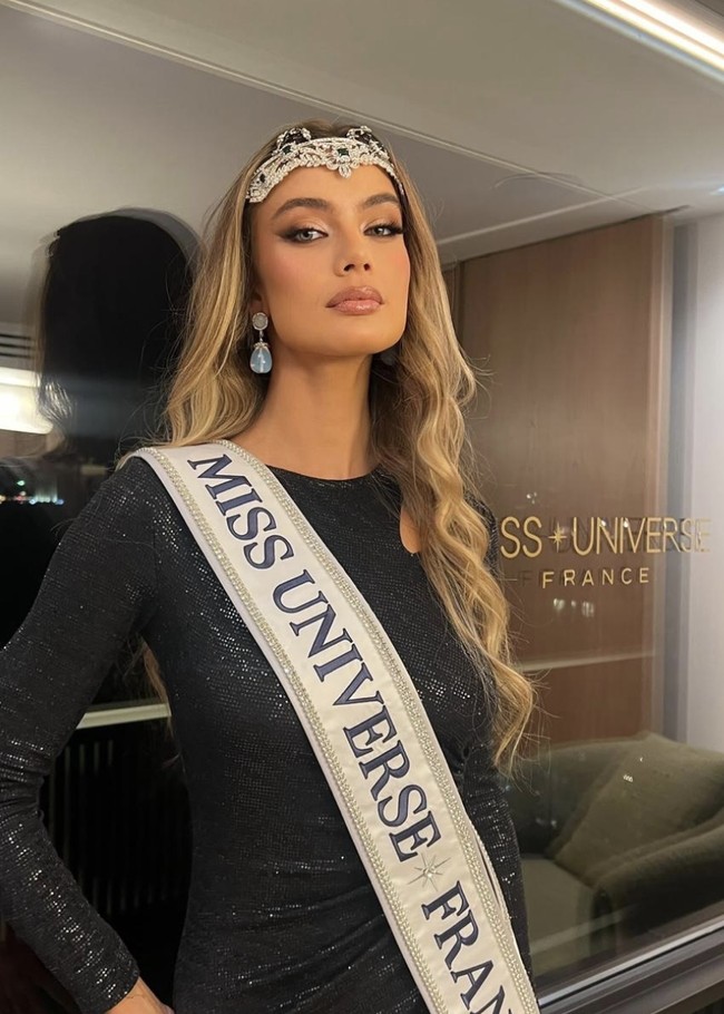 Di luar dunia modeling, Garance memiliki minat pada tari klasik, berkuda, piano, hingga menyelam. Ia juga ingin menggunakan panggung Miss Universe France untuk mendorong kemandirian perempuan dan mendukung anak muda agar berani menentukan jalan hidupnya sendiri. Foto: dok. Instagram Garance Authie