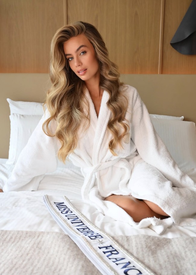 Dikutip dari situs resmi Miss Universe France, Garance lahir di Paris dan telah menekuni dunia modeling sejak berusia sembilan tahun. Ia juga menempuh pendidikan bisnis dan manajemen hingga tingkat master di London. Foto: dok. Instagram Garance Authie