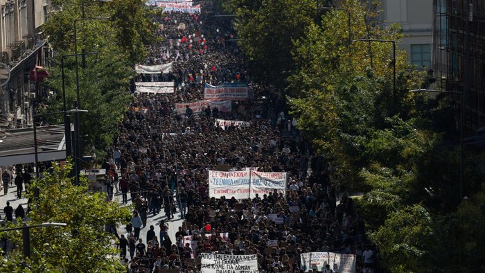 Students march in front of the Greek Parliament during a protest over rising housing costs and underfunded education, in solidarity with students in France and Spain, in Athens, Greece, October 21, 2026. REUTERS/Stelios Misinas