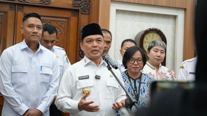 Gubernur Kalbar Ria Norsan panggil PLN dan Pertamina bahas soal pasokan energi.