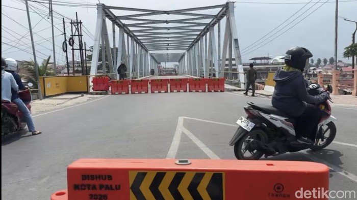 Jembatan III Palu ditutup sementara.
