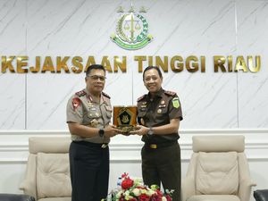 Sinergi Penegakan Hukum, Kapolda Riau Gelar Silaturahmi ke Kejati Riau