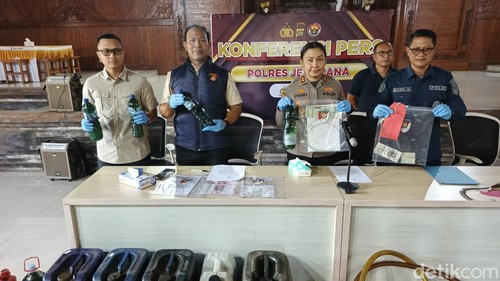 Kapolres Jembrana AKBP Cheery Sinta Maygrand Simamora saat rilis pengungkapan kasus penyalahgunaan BBM subsidi di Auditorium Pemkab Jembrana, Kamis (22/10/2026).