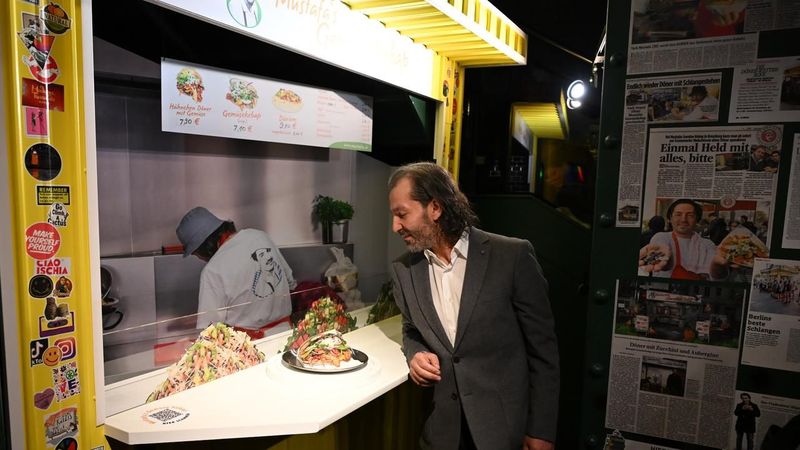Keren! Doner Kebab Resmi Dipajang di Museum Madame Tussauds