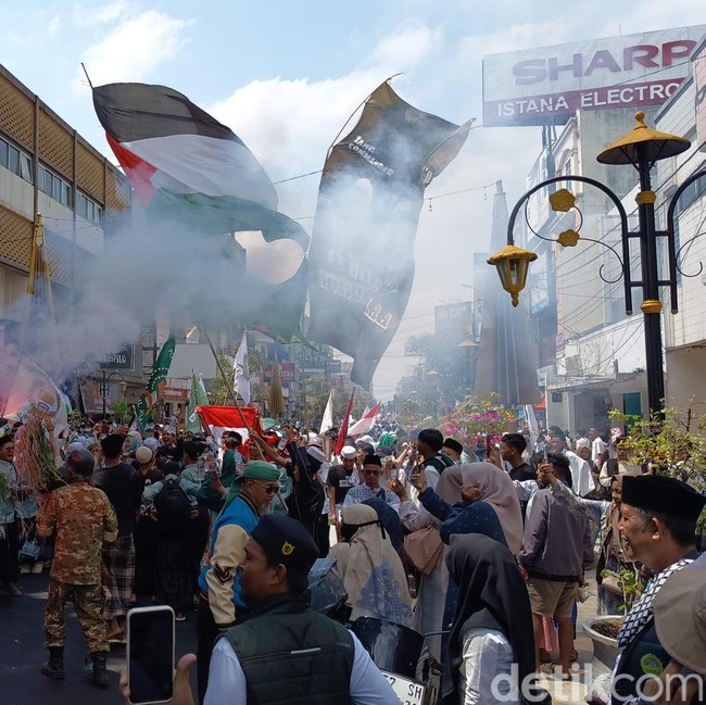 Meriahnya Kirab Hari Santri Nasional di Kota Tasikmalaya