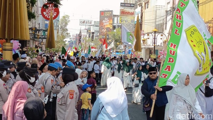 Kirab Hari Santri Nasional di Kota Tasikmalaya