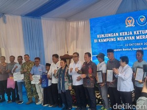 HUT ke-27, KKP Bagikan Asuransi hingga Benih Ikan di Kampung Nelayan Bantul