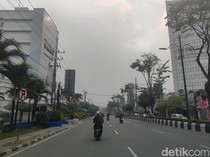 Kabut Asap di Balikpapan, Warga Keluhkan Dada Sesak-Bau Tak Sedap