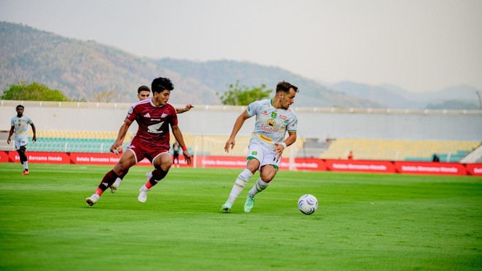 Laga PSM Makassar vs Persebaya Surabaya