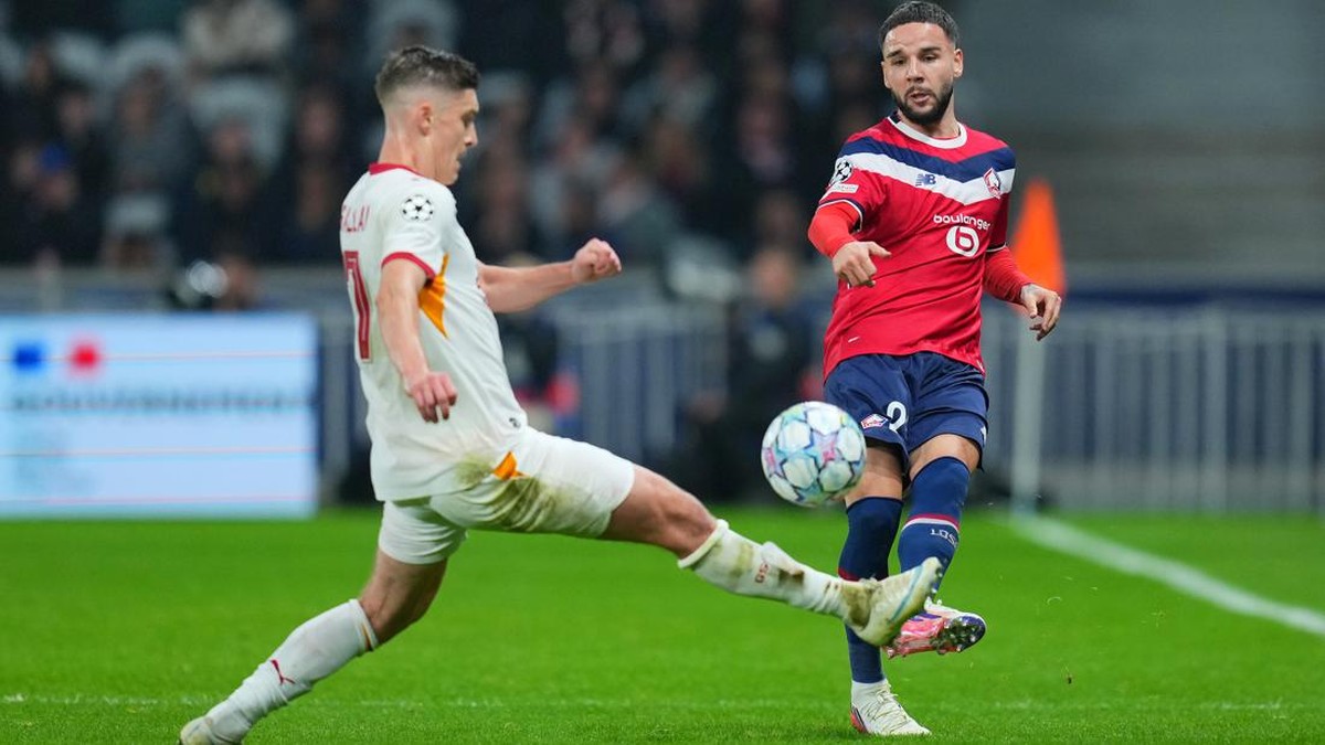 Calvin Verdonk (kanan) di laga Lille vs Galatasaray di Stade Pierre-Mauroy, Rabu (21/10/2026) malam WIB. (Foto: Franco Arland - UEFA/UEFA via Getty Images)