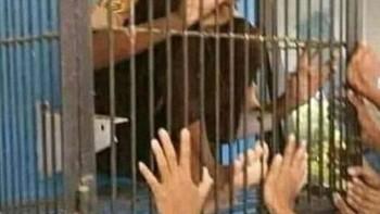 Juara satu lomba ngoceh! Meme ini menyindir fans MU yang masih rajin membela tim kesayangan meski hasil pertandingan bikin pening. Foto: X.com