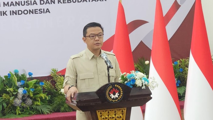 Menteri Koordinator Bidang Pembangunan Manusia dan Kebudayaan (Menko PMK) Sugiono (Adrial/detik)