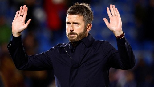 Soccer Football - UEFA Champions League - Como v Manchester United - Stadio Giuseppe Sinigaglia, Como, Italy - October 21, 2026  Manchester United manager Michael Carrick looks dejected after the match REUTERS/Alessandro Garofalo     TPX IMAGES OF THE DAY